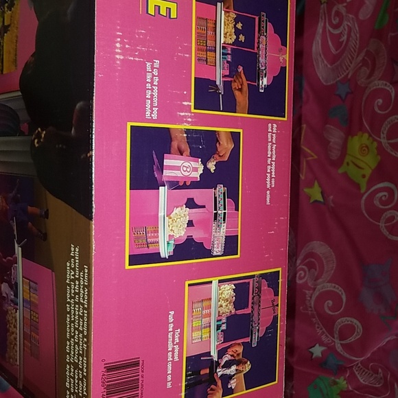 Barbie movie theatre(Vintage Pls Read Info) - Picture 7 of 9